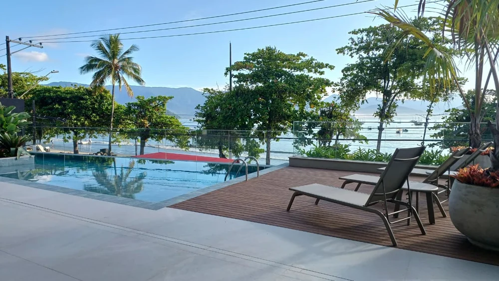 Piscina e deck